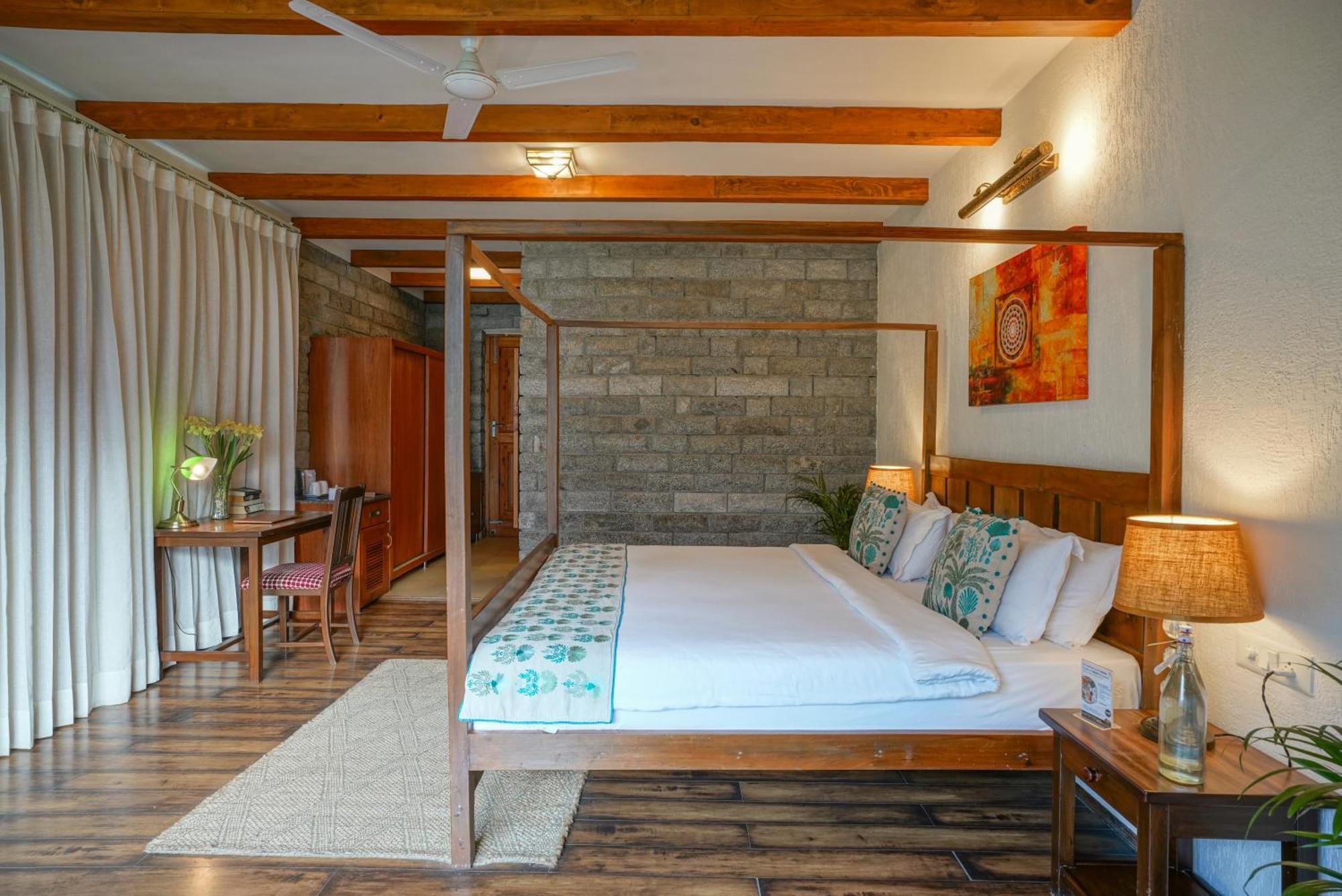 Larisa Resort Manali Exterior foto