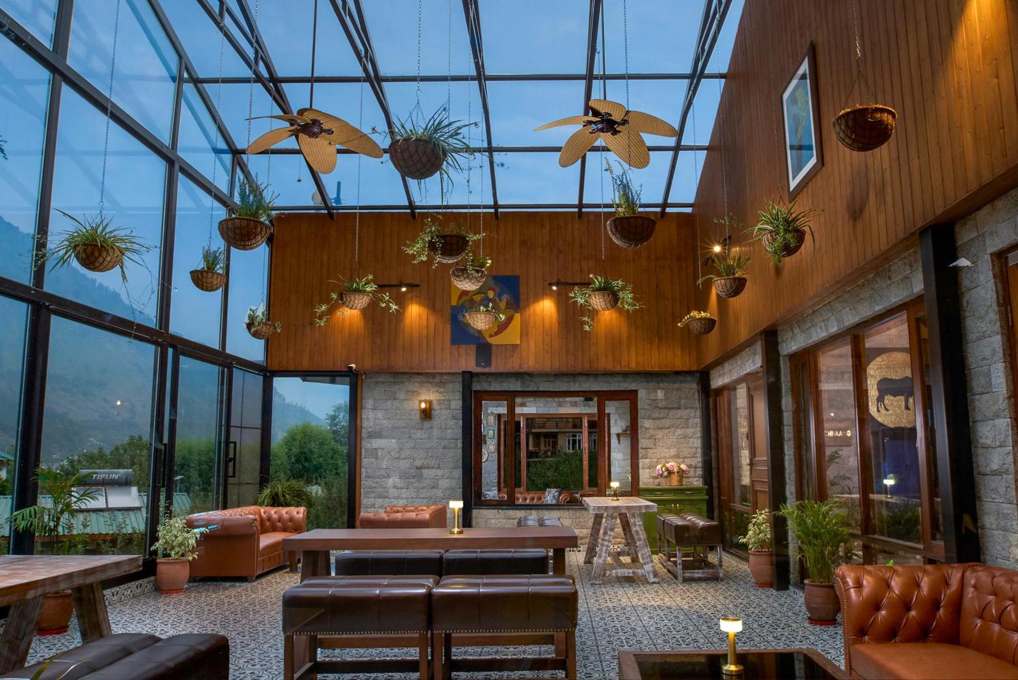 Larisa Resort Manali Exterior foto